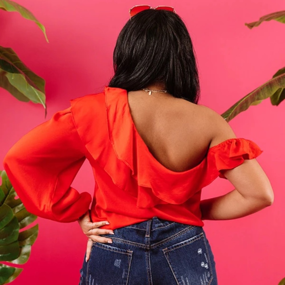 (IMPRESSIONS) Red Ruffle top - Picture 3 of 4